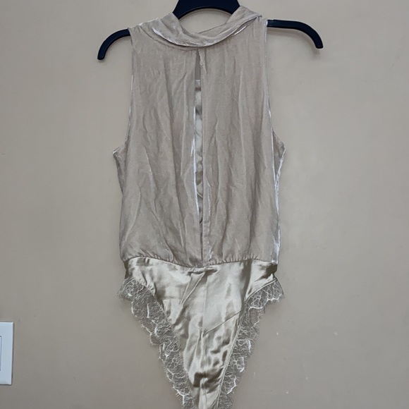 SLEEPING WITH JACQUES Bianca Bodysuit {SAND} - Picture 13 of 14